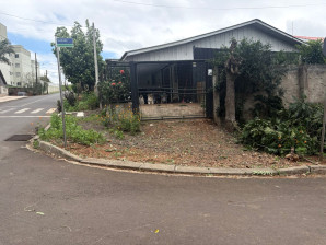 Terreno com duas casas 